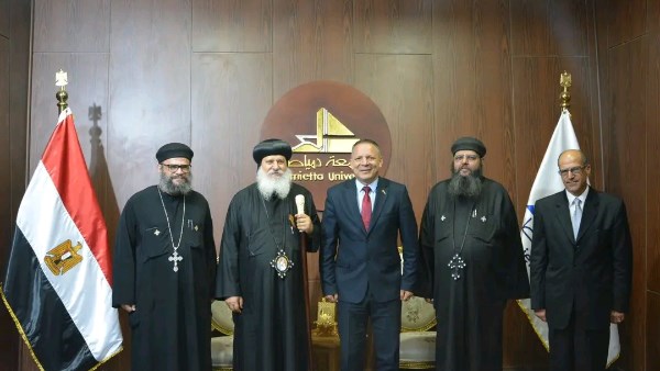 وفد  كنيسة العذراء مريم بدمياط يهنئ جامعة دمياط بعيد الأضحى المبارك