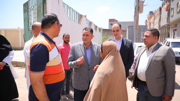 زيارة مفاجئة.. محافظ دمياط يتابع سير العمل بوحدة طب الأسرة بالبصارطة
