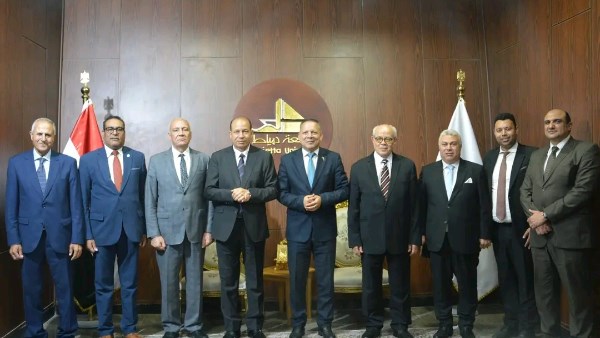 لجنة الزيارة الميدانية تزور كلية الحقوق لمتابعة استيفاء المعايير الأكاديمية