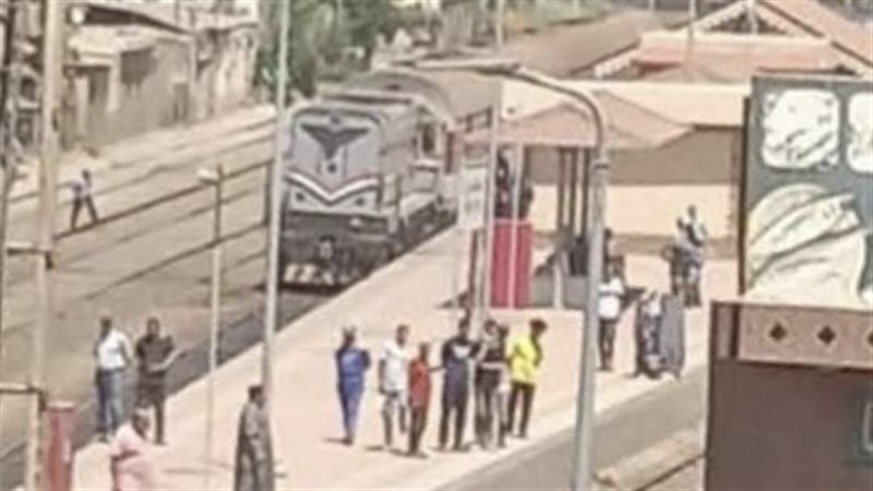 مصرع خمسينية إثر سقوطها من قطار بمحطة شربين بالدقهلية
