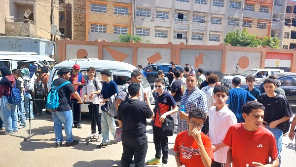 الجبر يرسم البهجة على وجوه طلاب وطالبات الشهادة الإعدادية بالقليوبية