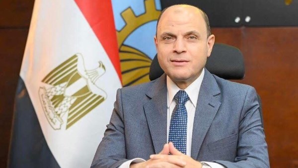 نماذج تستحق التكريم.. محافظ الغربية يدعو الآباء أصحاب مسيرة العطاء للتقدم في «الأب القدوة 2026»