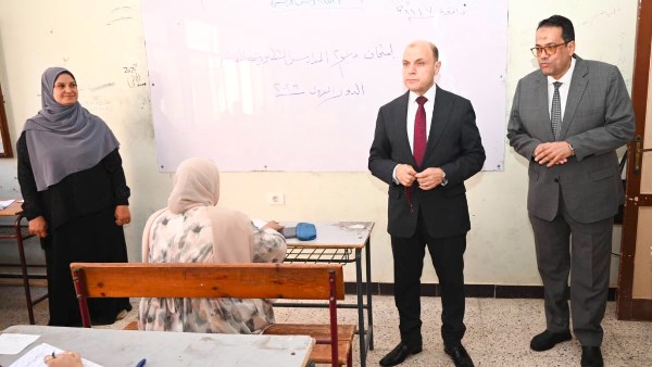 محافظ الغربية يتفقد لجان امتحانات الدبلومات الفنية الصناعية والتجارية بطنطا