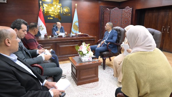 محافظ الغربية يرسخ نهج التواصل المباشر مع المواطنين ويترجم الشكاوى إلى إجراءات تنفيذية