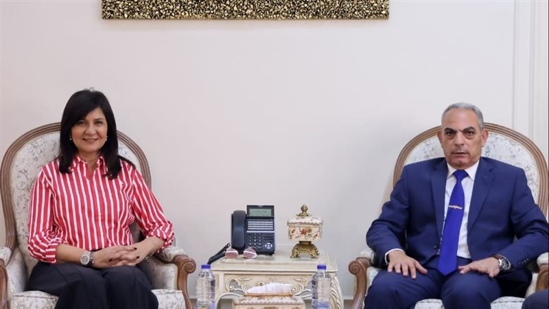 ضمن مبادرة “إيد واحدة”، محافظ الإسماعيلية يستقبل نبيلة مكرم قبل إطلاق القافلة التنموية بقرية الحجاز