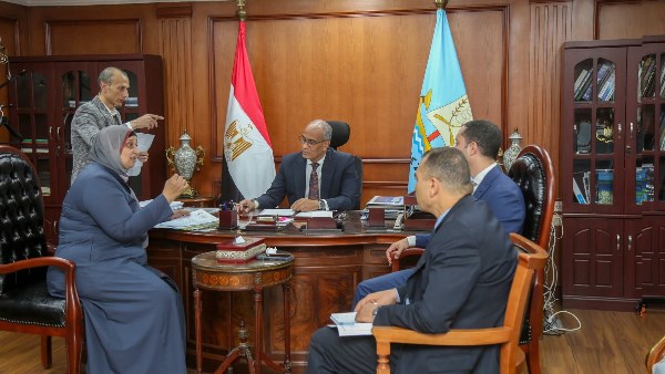 محافظ كفر الشيخ يناقش مع النواب عددًا من الملفات الخدمية والتنموية