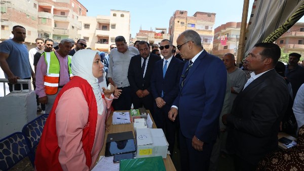 محافظ كفر الشيخ يتفقد القافلة الطبية المجانية بقرية شباس عمير.. صور