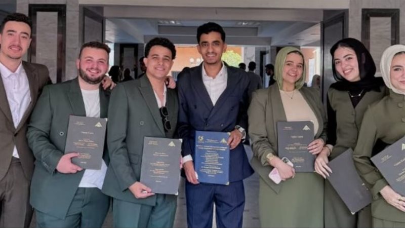 طلاب علوم بنها يطورون نظارة ذكية تمنح المكفوفين استقلالية أكبر في حياتهم اليومية