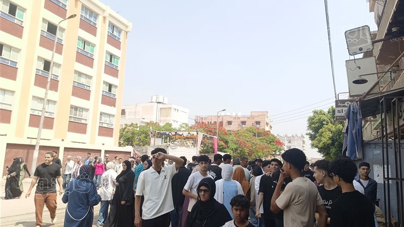 ارتياح بين طلاب الثانوية العامة بالشرقية لسهولة امتحان اللغة الأجنبية الثانية (فيديو وصور)