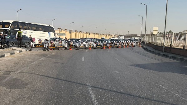 شاهد.. تحويلات مرورية بسبب هبوط أرضي بمحور عبد الحميد بدوي