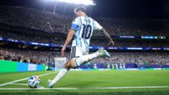 كأس العالم: ليونيل ميسي يكسر قرابة 10 أرقام قياسية خلال مباراة الأرجنتين والجزائر، فما هي؟
