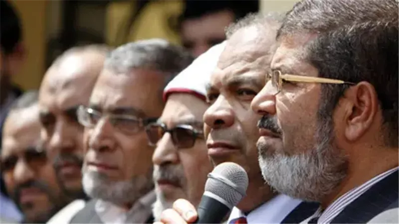 ذكرى 30 يونيو.. تفاصيل خديعة الصقور والحمائم في الإخوان.. لماذا يعتبر الجناح الناعم المسؤول الأول عن شرعنة صدام 2013 مع الدولة؟