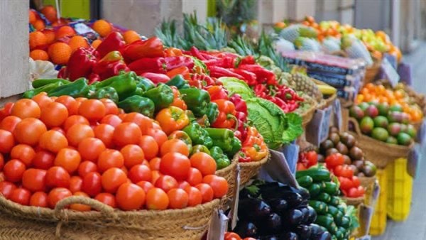 الطماطم بـ20 جنيها.. أسعار الخضروات والفاكهة اليوم الاثنين