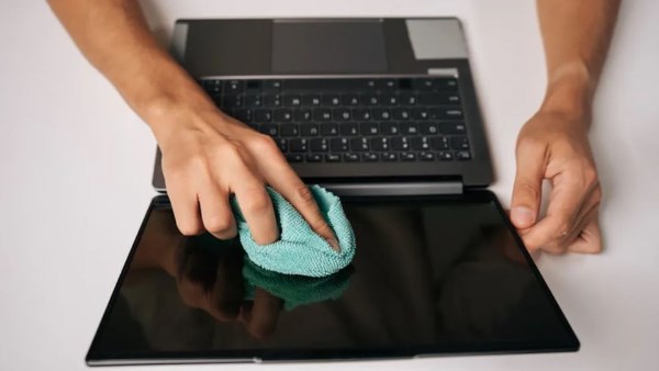 خطأ شائع يتلف شاشة اللابتوب.. تجنب هذا الاجراء