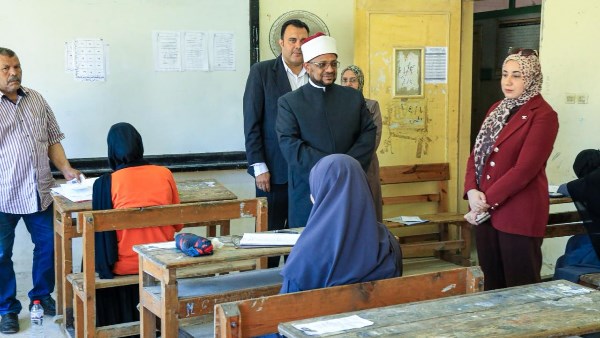 متابعة مكثفة في امتحان الرياضيات البحتة للقسم العلمي بالثانوية الأزهرية