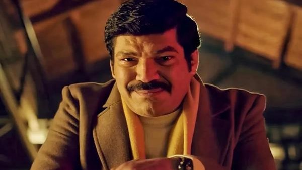 باسم سمرة يدعم أحمد سعد بطريقته الخاصة.. ويمازح جمهوره بأغنية “كوتي”