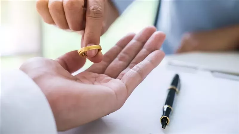 رئيس محكمة الأسرة سابقا: اشتراط موافقة الزوج على الخلع يعيد معاناة «أريد حلا»