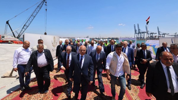 وزير النقل يتفقد مشروعات مينائي الإسكندرية والدخيلة