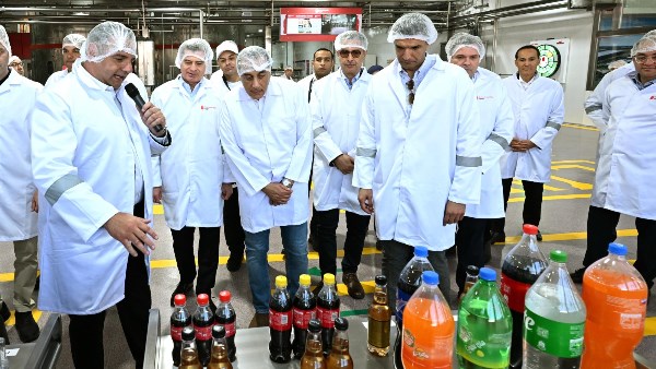 رئيس الوزراء يفتتح خط إنتاج جديد لـ شركة مياه غازية بالإسكندرية
