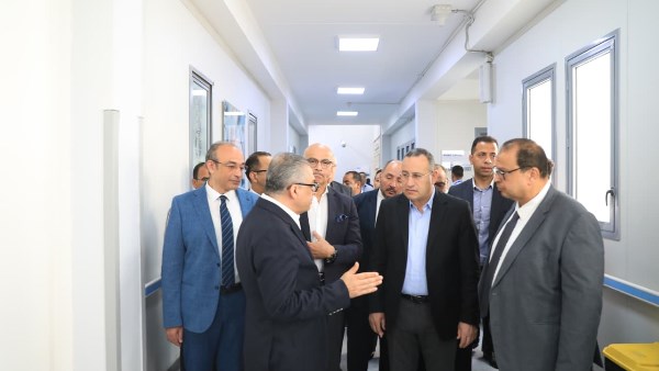 وزير التعليم العالي ورئيس جامعة عين شمس يتفقدان المشروعات التعليمية والطبية