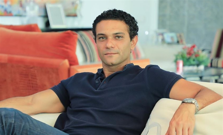 صورة نادره لـ آسر ياسين في مرحلة الشباب
