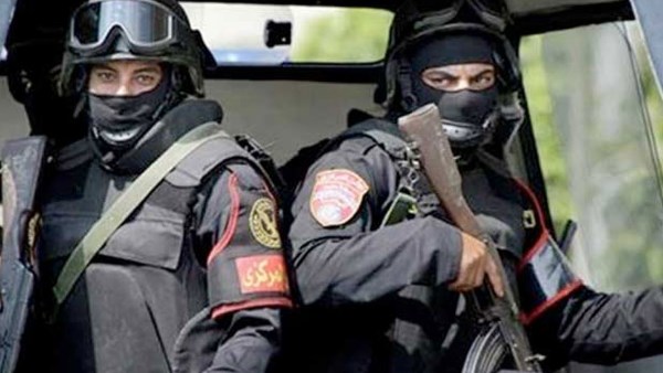 مباحث المصنفات تضبط أجهزة ريسيفر مخالفة لقانون الملكية الفكرية بالدخيلة