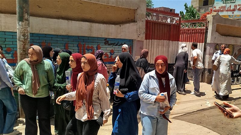 الامتحان سهل، ارتياح بين طلاب الثانوية العامة بالغربية عقب خروجهم من اللجان (فيديو)