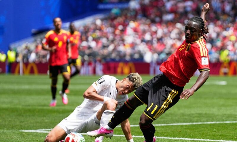 أصيب بعدوى.. دوكو لاعب بلجيكا يعاني من مشاكل في الجهاز التنفسي