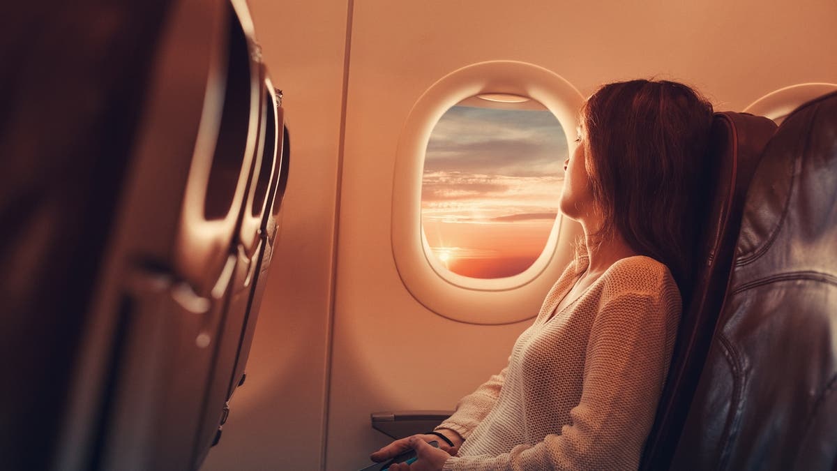 السفر جواً يؤذي البشرة.. والحل في خطوات بسيطة