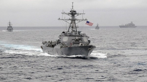 الجيش الإيراني يعلن مغادرة المدمرتان الأمريكيتان DDG-103 وDDG-87 بحر عُمان