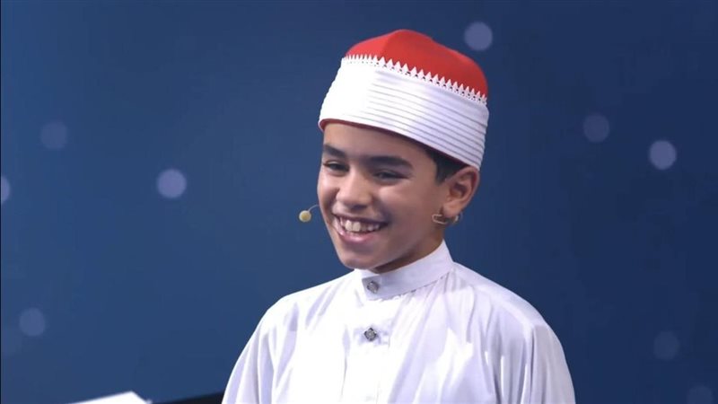 محمد القلاجي يصدح بأنشودة دينية أمام الرئيس السيسي