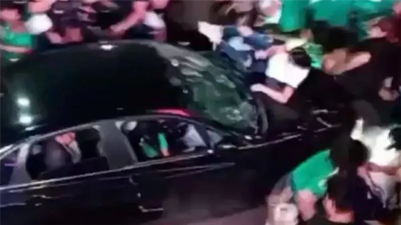 كأس العالم 2026، سيارة تدهس عددا كبيرا من مشجعي المكسيك بعد الفوز على التشيك (فيديو)