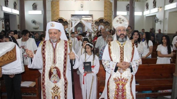 الأنبا بشارة يترأس قداس المناولة الاحتفالية بكنيسة العائلة المقدّسة بملوي