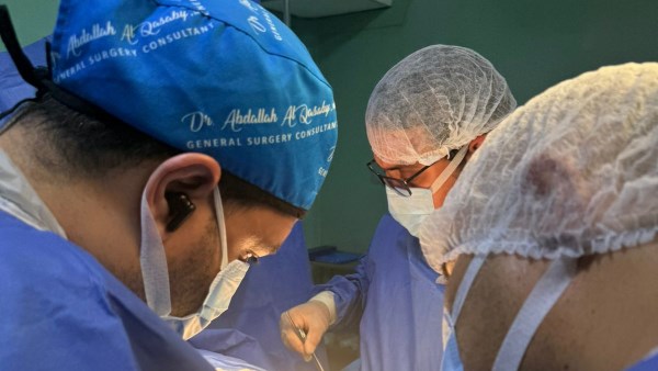لأول مرة.. استئصال ناسور معوي مثاني باستخدام الدباسة الجراحية بمستشفى ميت سلسيل