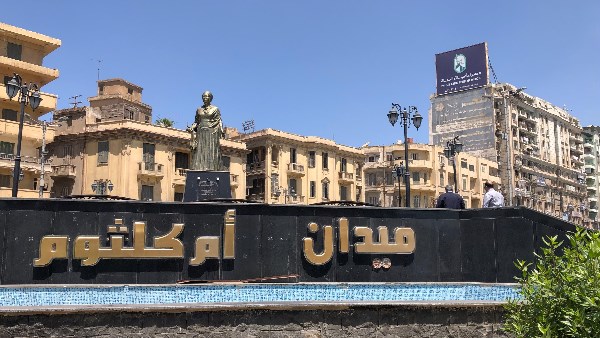 محافظ الدقهلية يتفقد ميدان أم كلثوم بالمنصورة ويؤكد الحفاظ على المساحات الخضراء