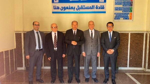 رئيس جامعة المنصورة يترأس لجنة متابعة استيفاء المعايير الأكاديمية بكليتي الحقوق بكفر الشيخ دمياط