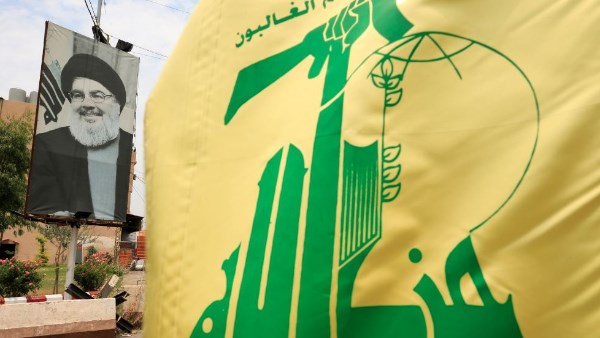 حزب الله يضرب الاحتلال بالصواريخ.. وإسرائيل ترد بغارة عنيفة