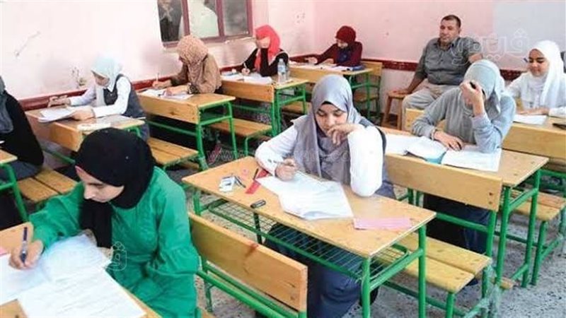 طلاب الثانوية العامة بالإسماعيلية يؤدون اليوم امتحان مادة اللغة العربية
