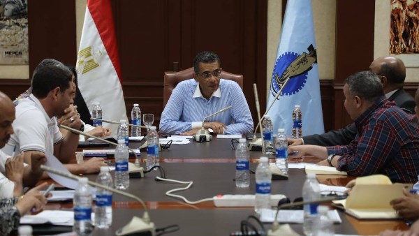 محافظ البحر الأحمر يوجه بالإنتهاء من طلبات تقنين الأراضي الثلاثاء المقبل