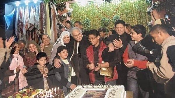 «كان صديقًا وشريكًا قبل أن يكون أبًا».. أحمد أبوزهرة يستعيد ذكرياته مع والده الراحل