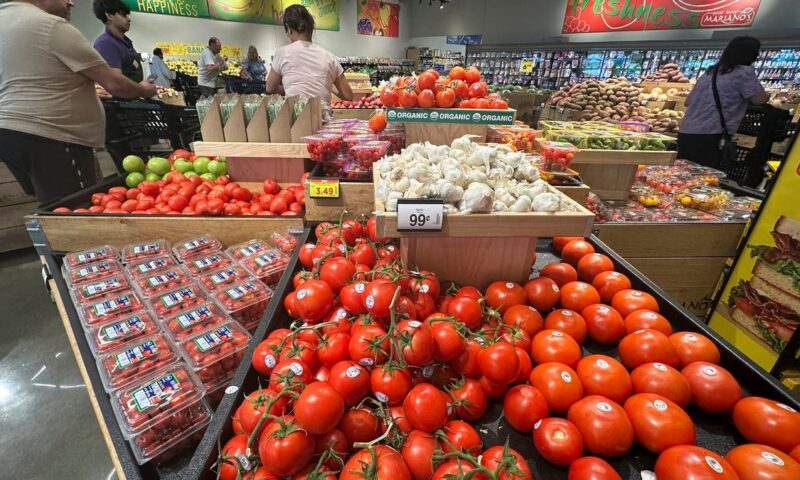 كندا تفرض رسوماً جمركية مؤقتة 10% على واردات الخضراوات المعلبة