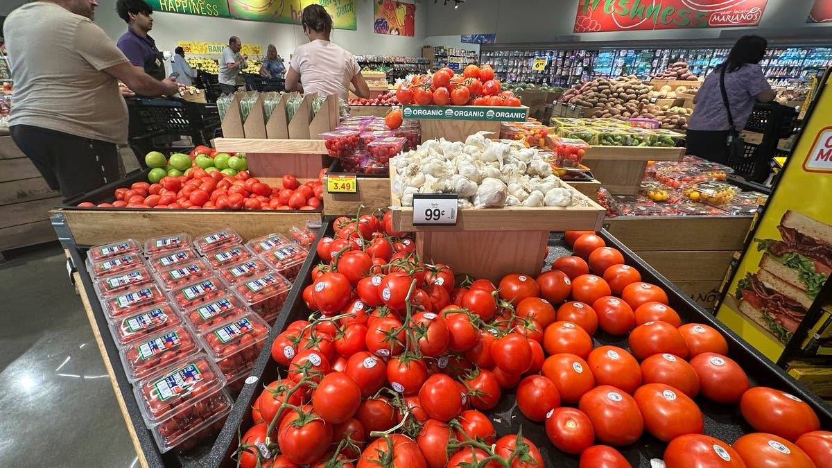 كندا تفرض رسوماً جمركية مؤقتة 10% على واردات الخضراوات المعلبة