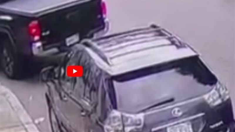 حاول الاستغاثة، تفاصيل جديدة بمعاينة النيابة وفاة طفل داخل سيارة والده بالتجمع