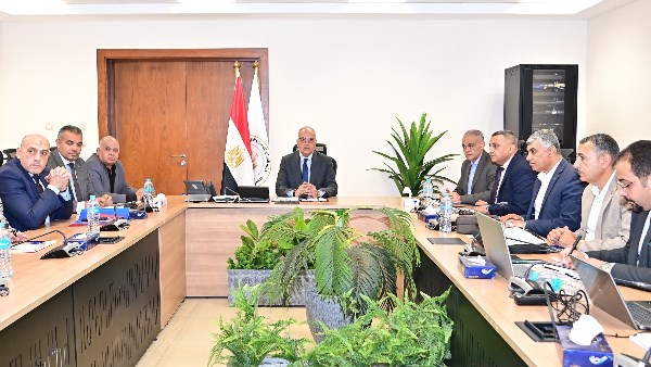 الدكتور سويلم يتابع موقف تطهيرات الترع والمصارف وصيانة البوابات ومحطات الرفع