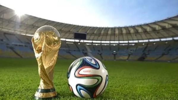 الفيفا تحظر دخول زجاجات المياه للملاعب في كأس العالم