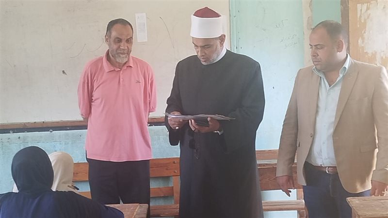 رئيس منطقة الدقهلية الأزهرية يتفقد امتحانات الشهادة الثانوية بلجنتي دميرة وطلخا (صور)