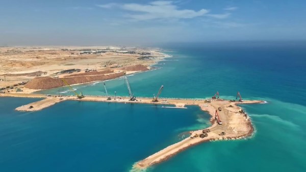 في سباق الإنشاءات بالساحل الشمالي.. “طلعت مصطفى” تتصدر بمعدلات تنفيذ قياسية في “ساوث ميد”