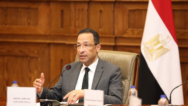 وزير الاتصالات يؤكد  أهمية توظيف تقنيات الذكاء الاصطناعي في الأمن السيبراني