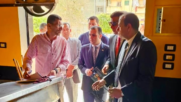 النيابة الإدارية تغلق مطعم في كفر الشيخ بسبب أغذية منتهية الصلاحية | صور