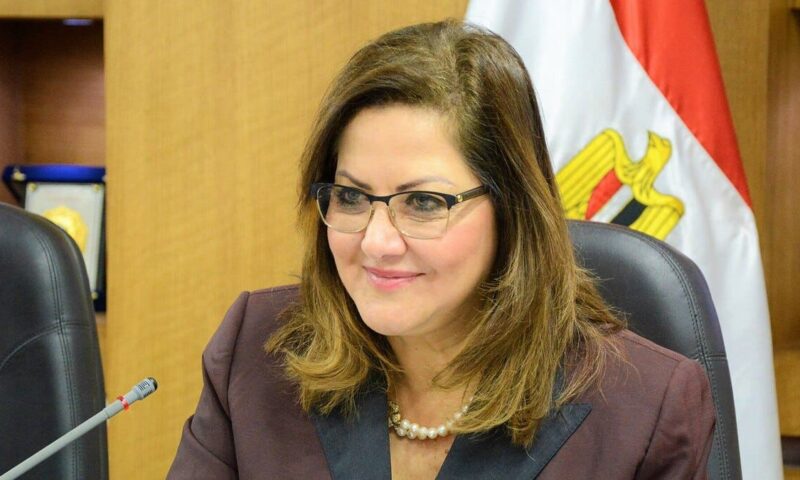 مستشارة السيسي تتحدث لـ”العربية.نت”عن اقتصاد مصر وحروب المنطقة